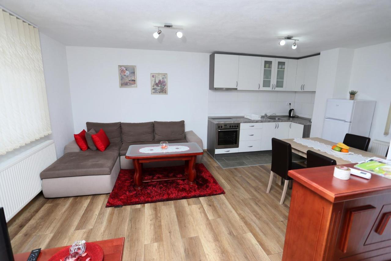 Apartmani Mila Laktaši Zewnętrze zdjęcie