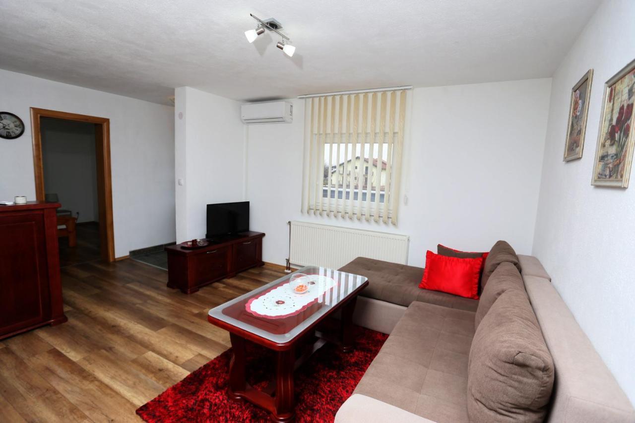 Apartmani Mila Laktaši Zewnętrze zdjęcie